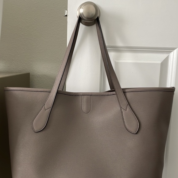 Authentic Burberry Tote - Picture 3 of 13